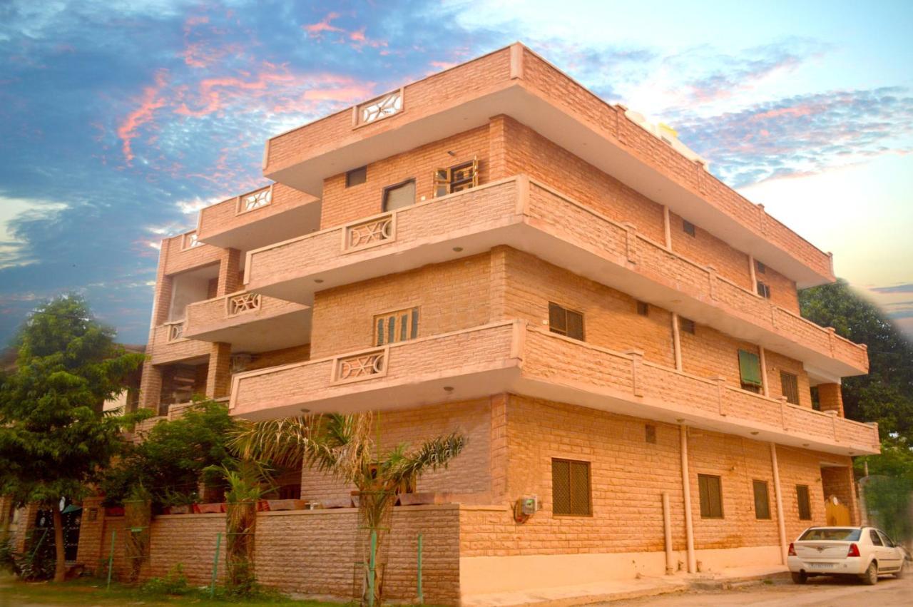 Hotelier Hosts - A Home Stay Jodhpur  Eksteriør billede